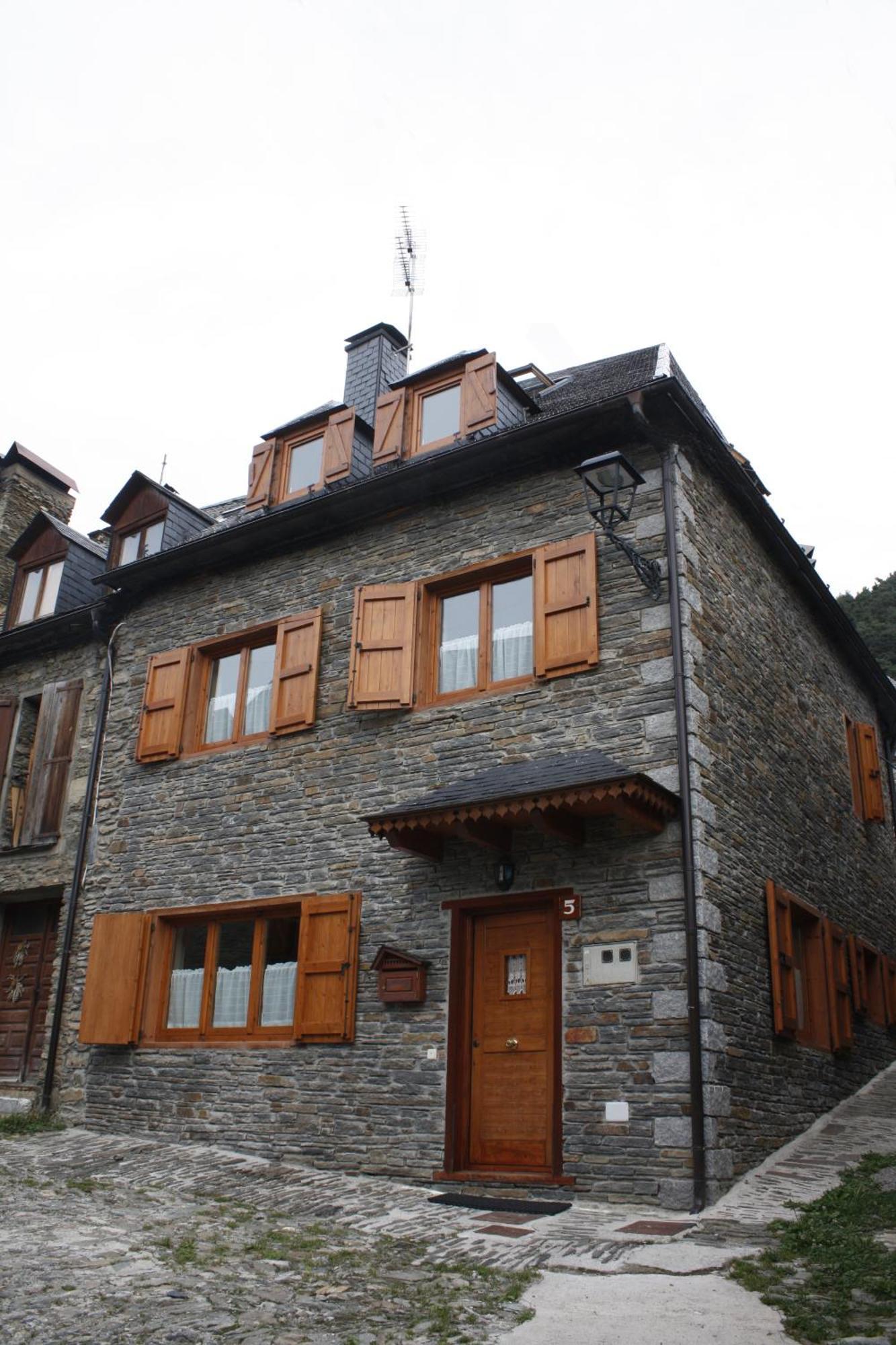 Apartamentos Valle De Aran Mont ภายนอก รูปภาพ